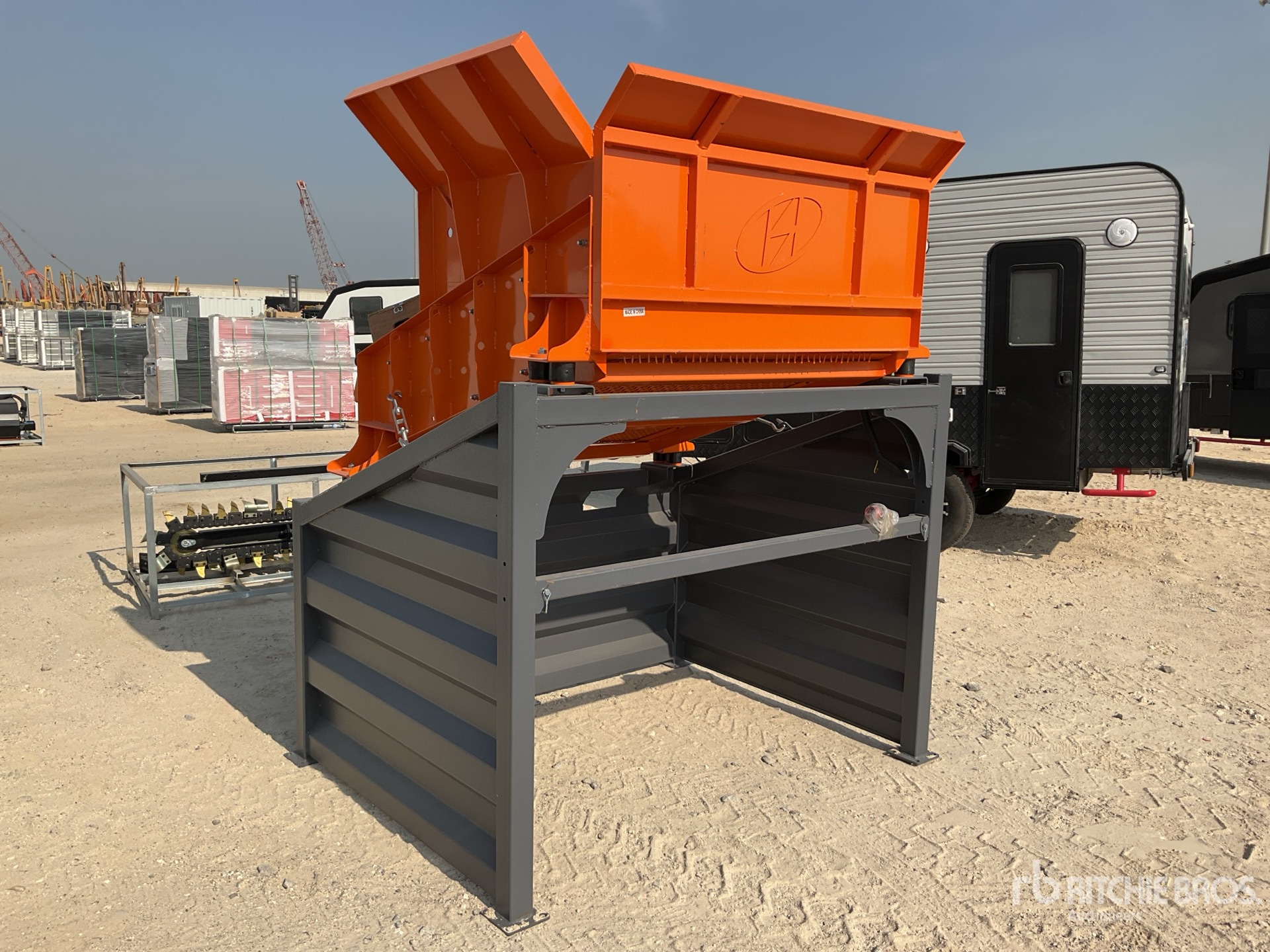 General Appearance with Bild, Ecke vorne rechts