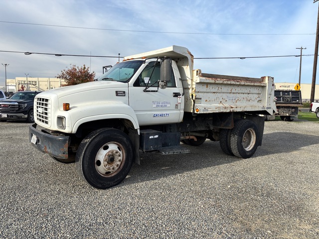 2002 GMC C6500 4x2 S/A Dump Truck