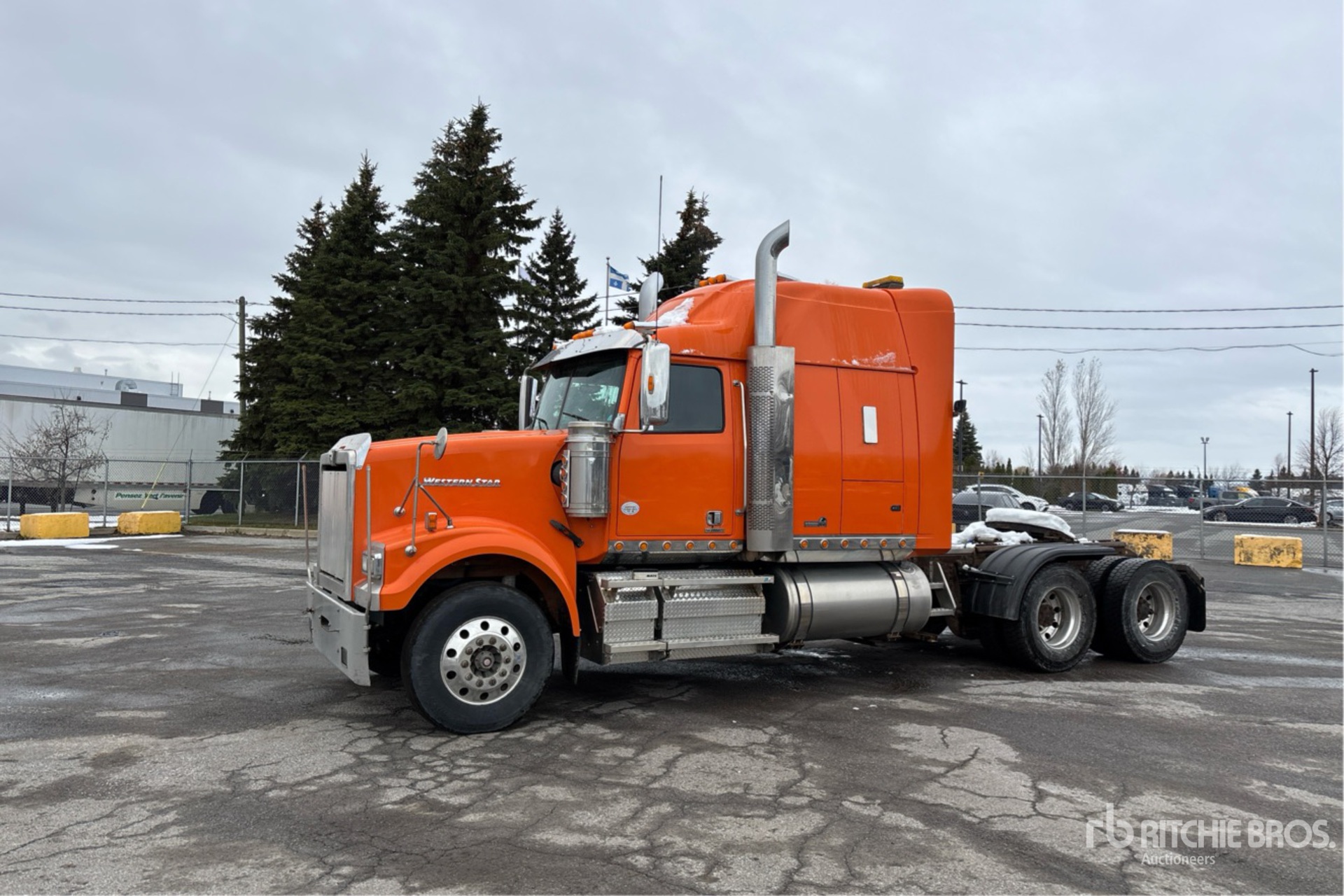 General Appearance with Foto, angolo anteriore sinistro