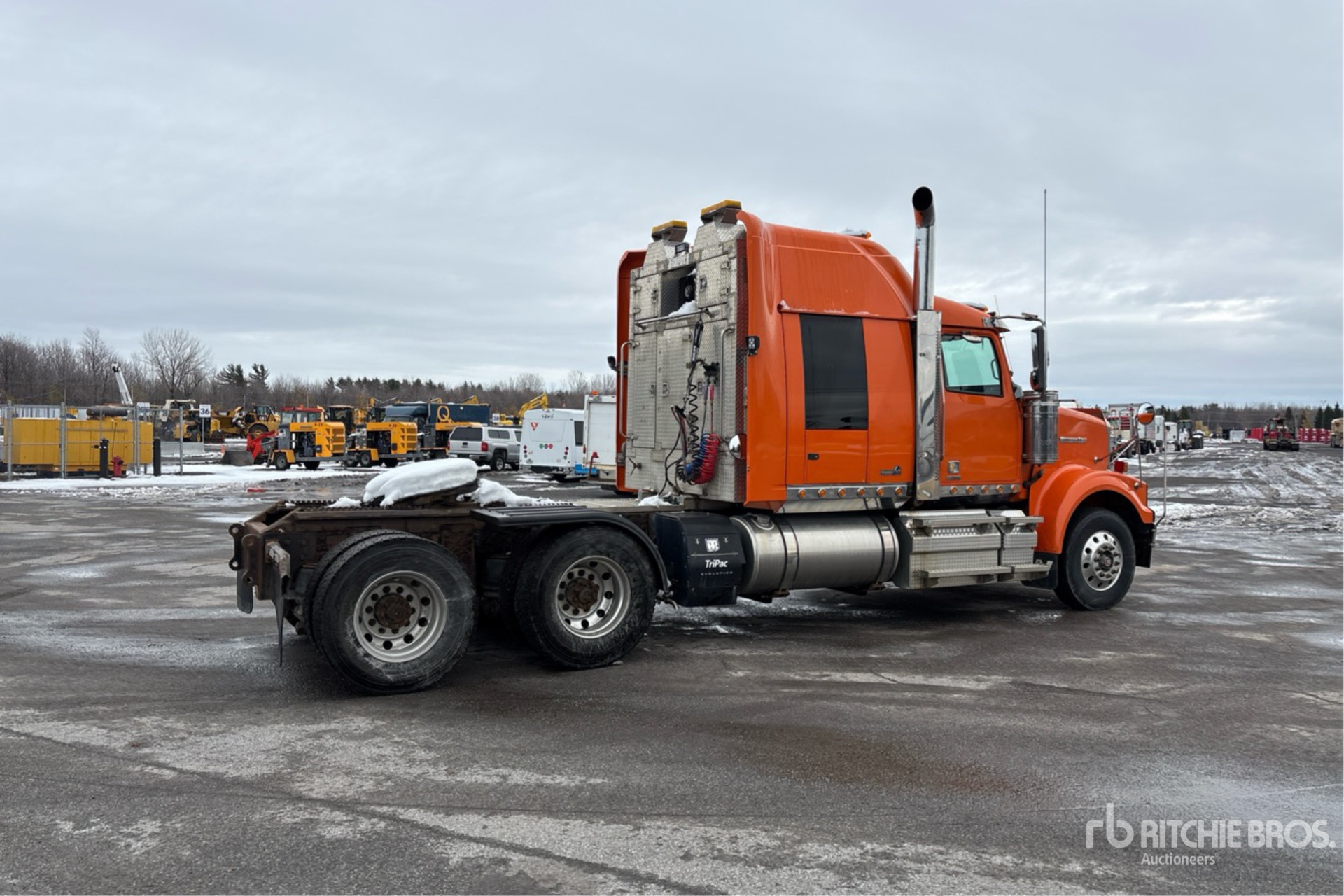 General Appearance with Foto, angolo anteriore sinistro