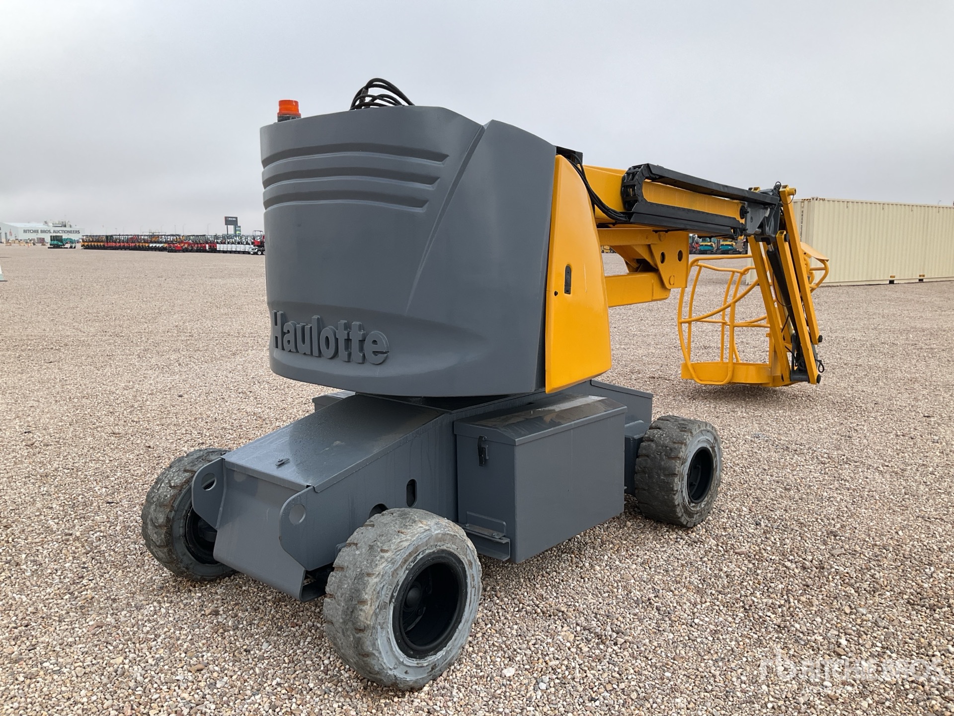 General Appearance with Foto, angolo anteriore sinistro