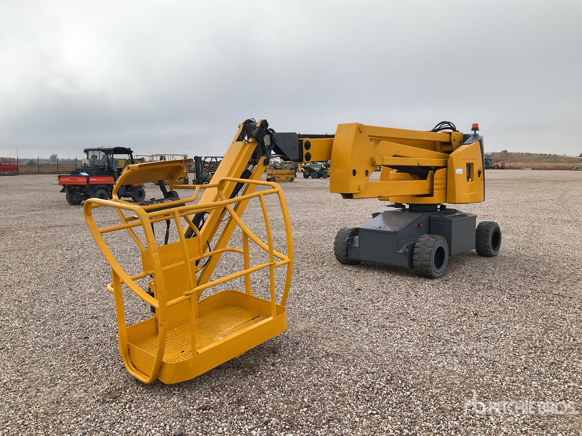 General Appearance with Foto, angolo anteriore sinistro