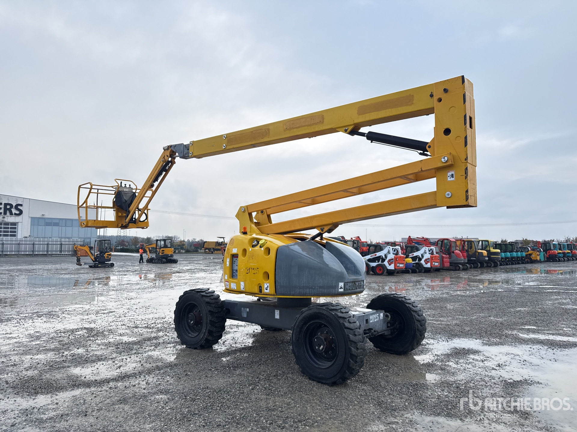 General Appearance with Bild, Ecke hinten links