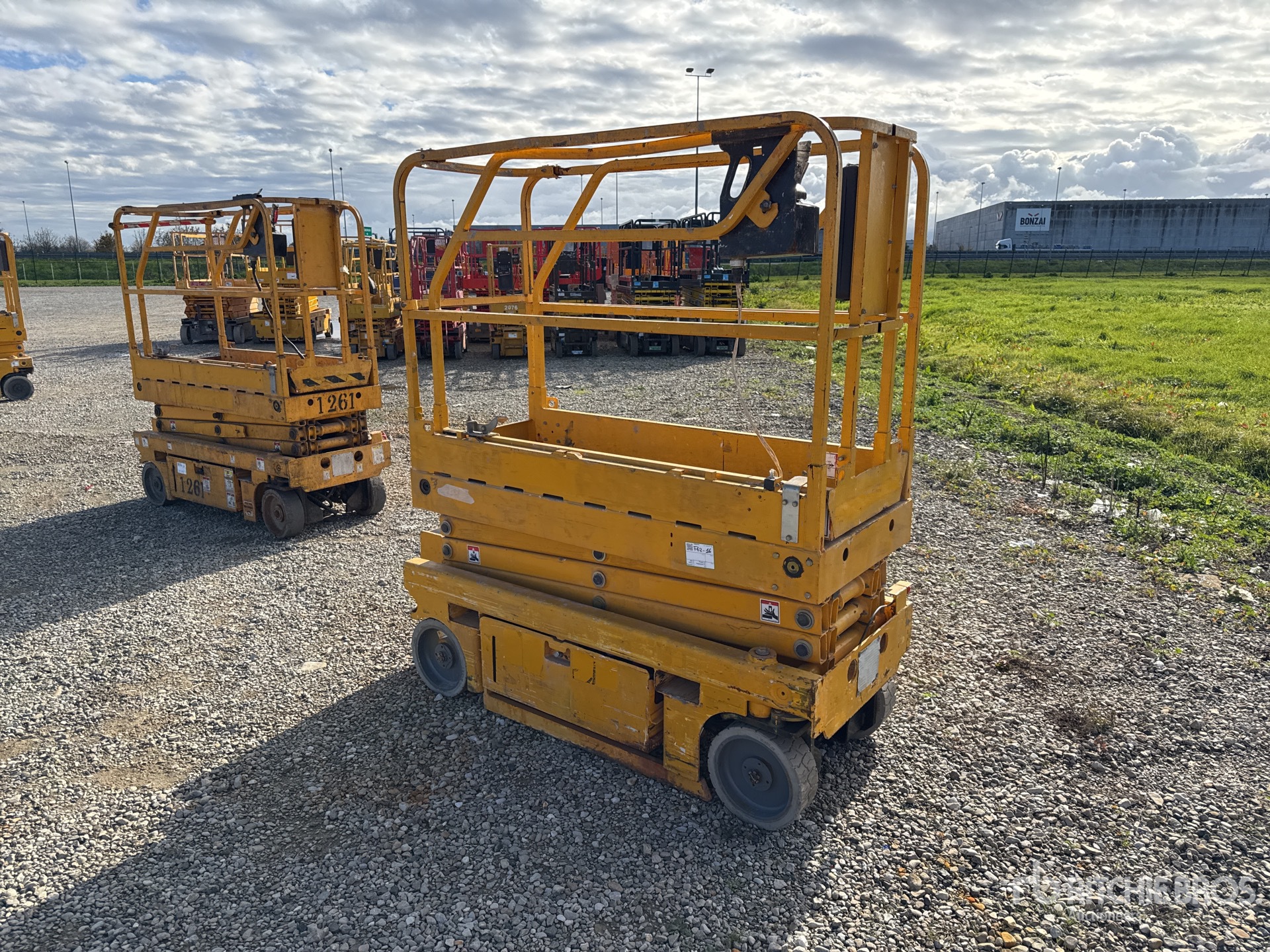 General Appearance with Picture, Right Front Corner