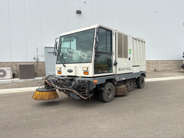2017 Tennant Sentinel Sweeper Truck 2017 Tennant Sentinel Sweeper Truck
