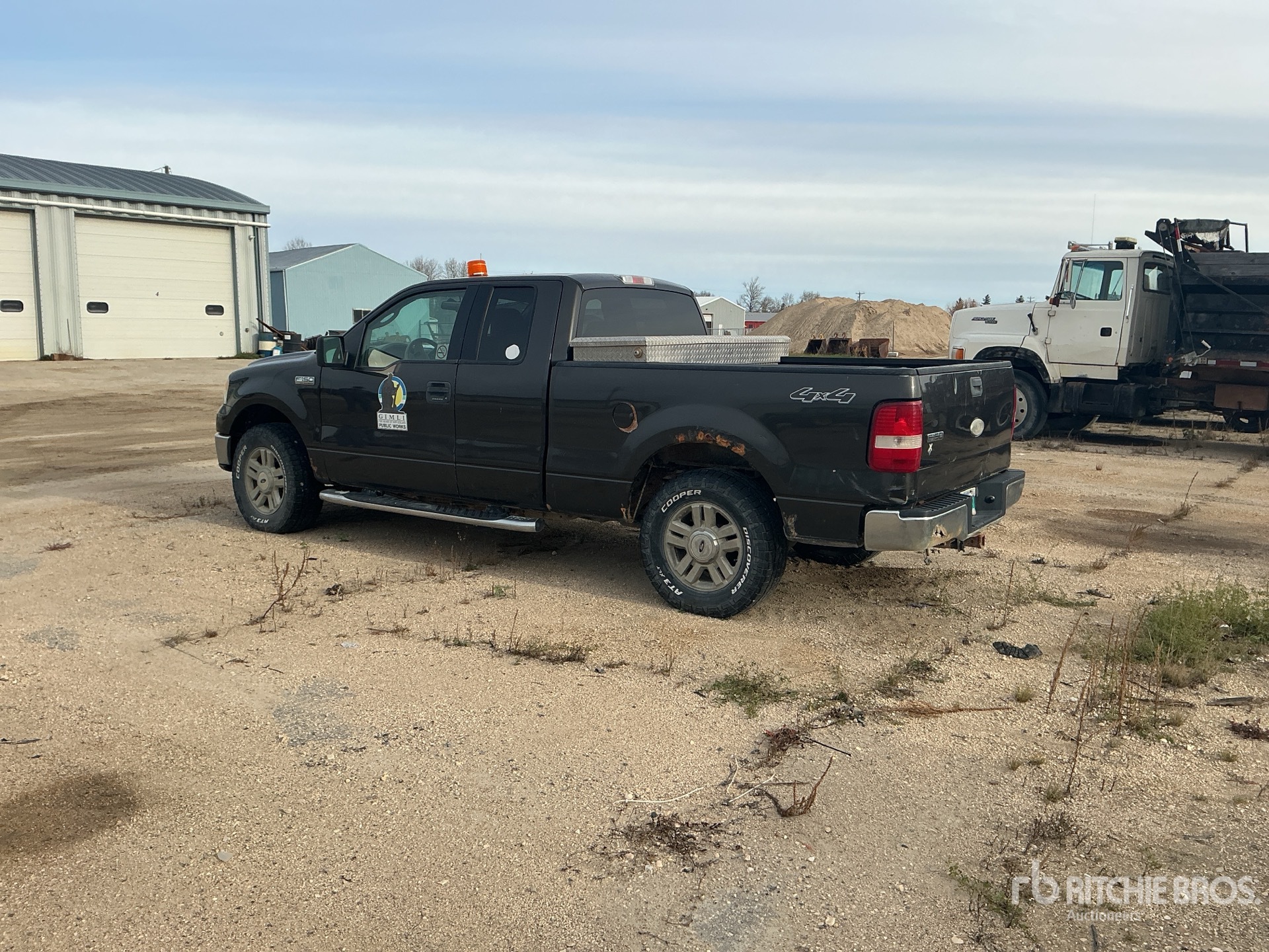 General Appearance with Picture, Left Rear Corner