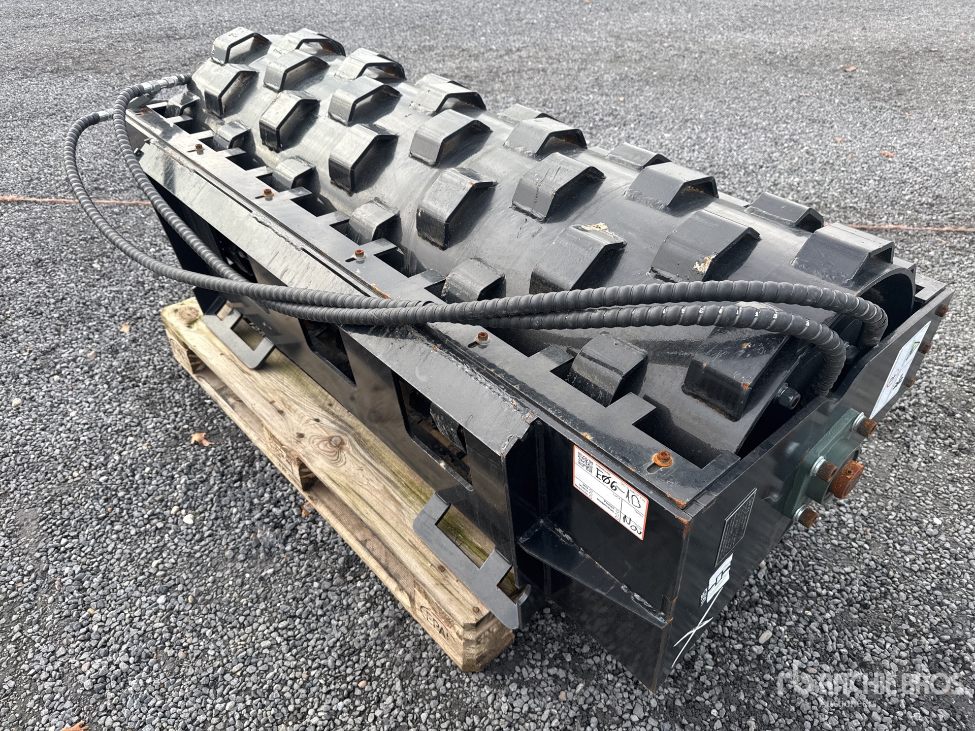 General Appearance with Foto, angolo anteriore sinistro