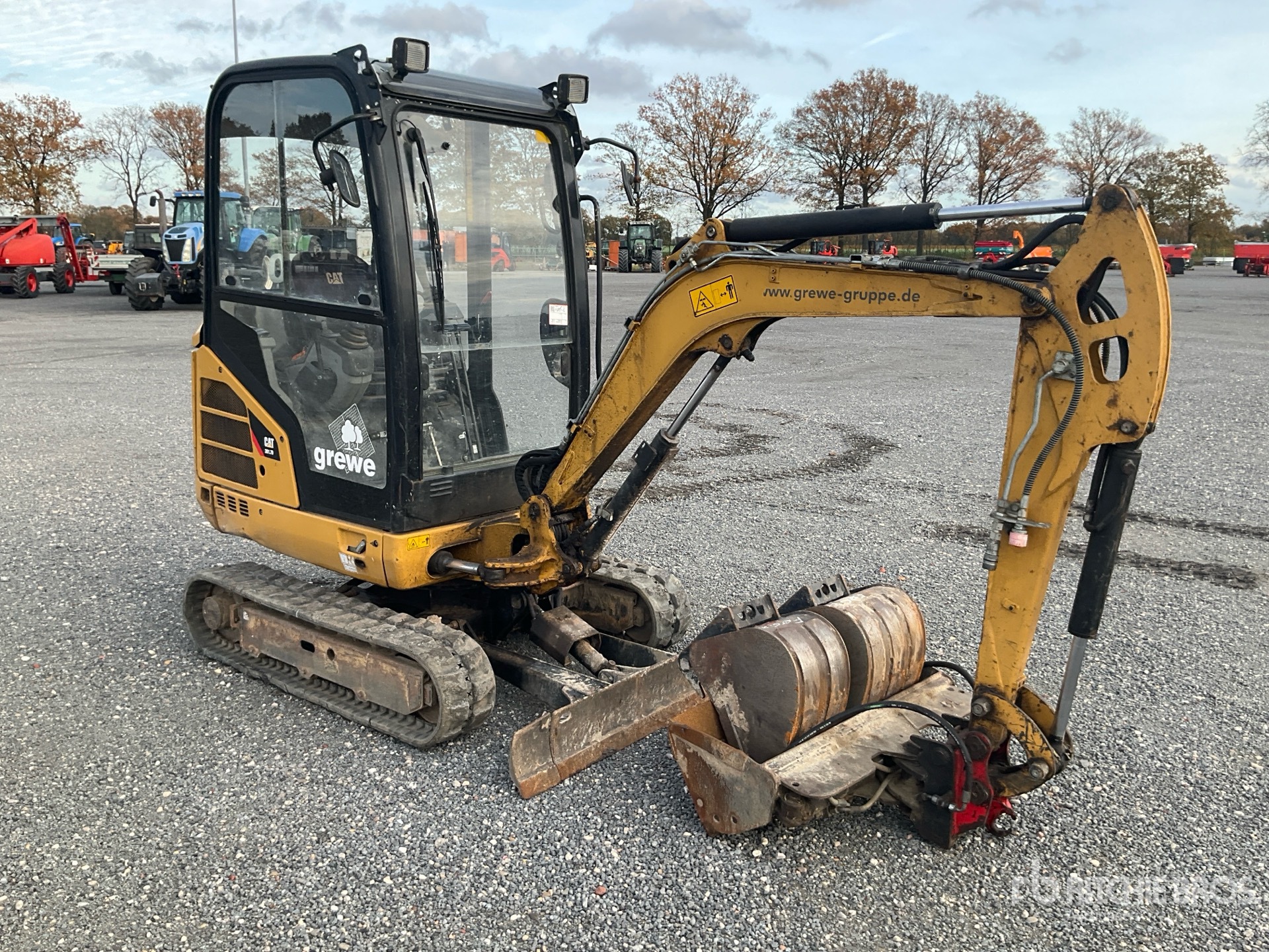 General Appearance with Picture, Right Front Corner