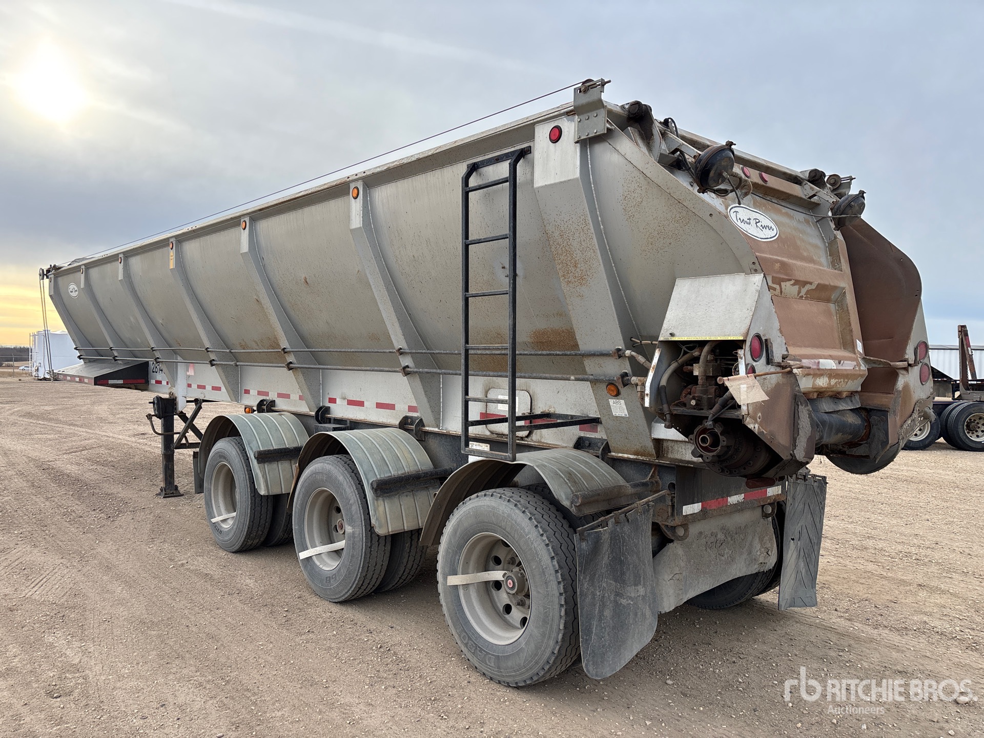 General Appearance with Bild, Ecke hinten links