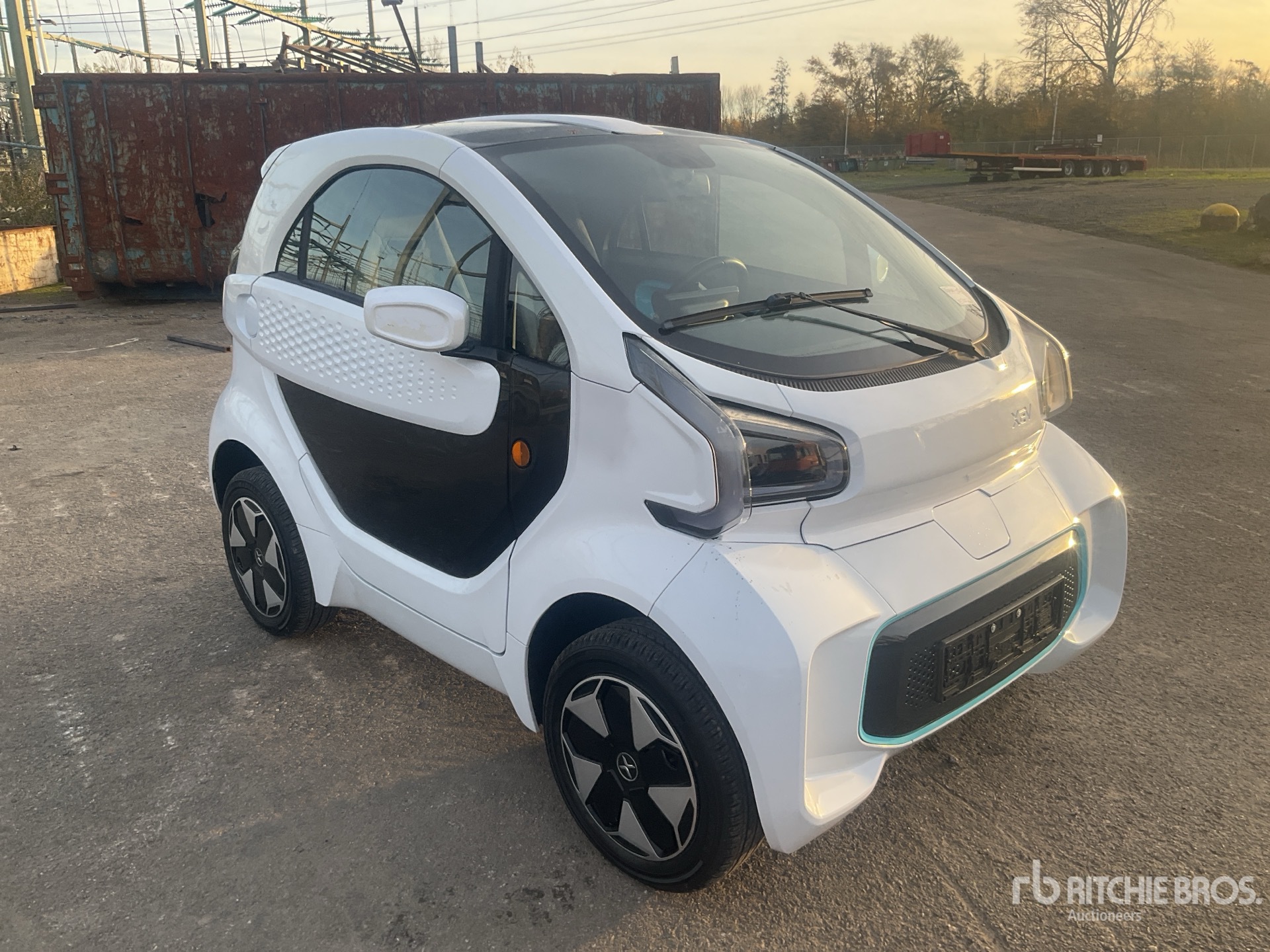 General Appearance with Picture, Right Front Corner