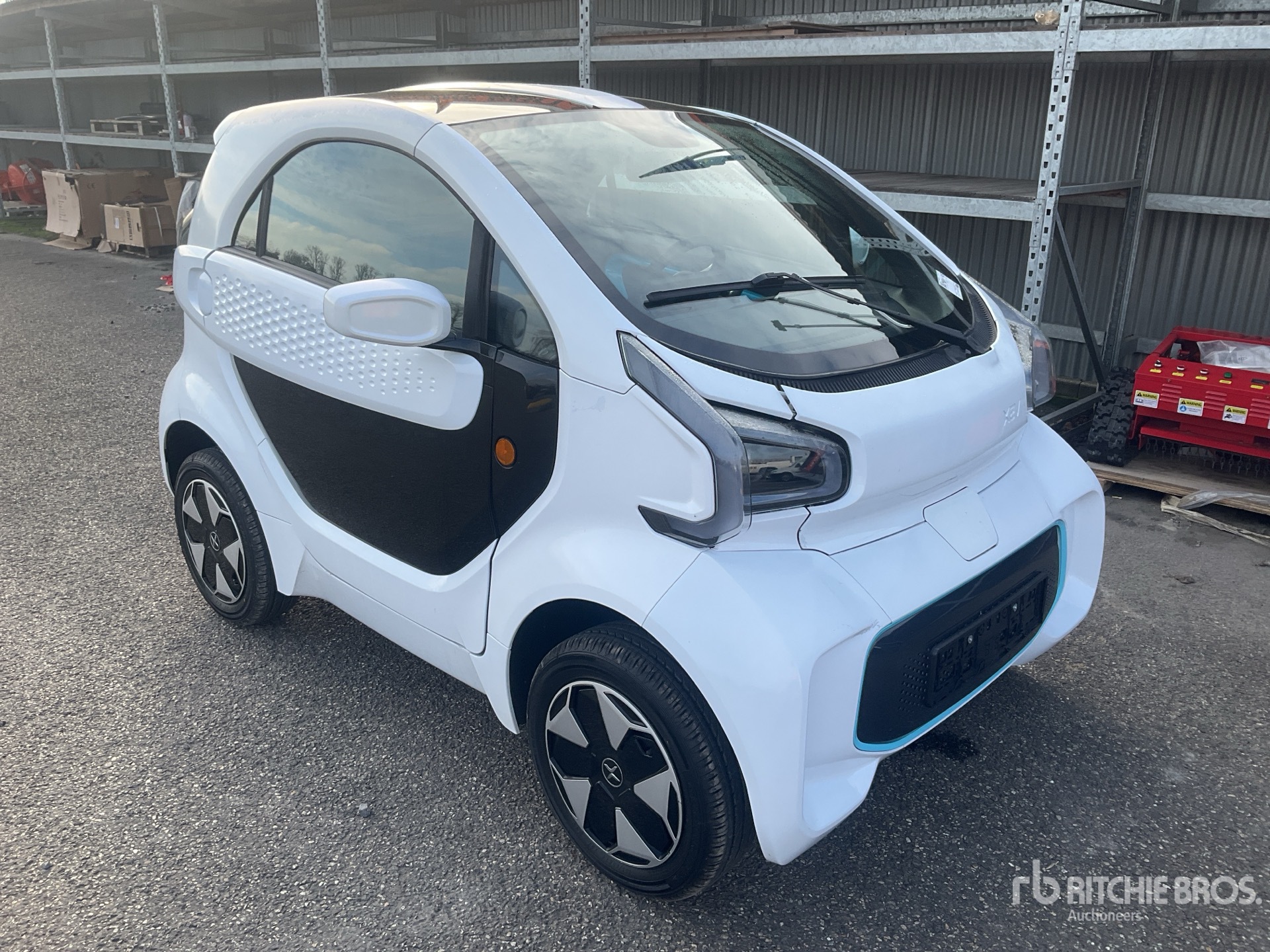 General Appearance with Picture, Right Front Corner