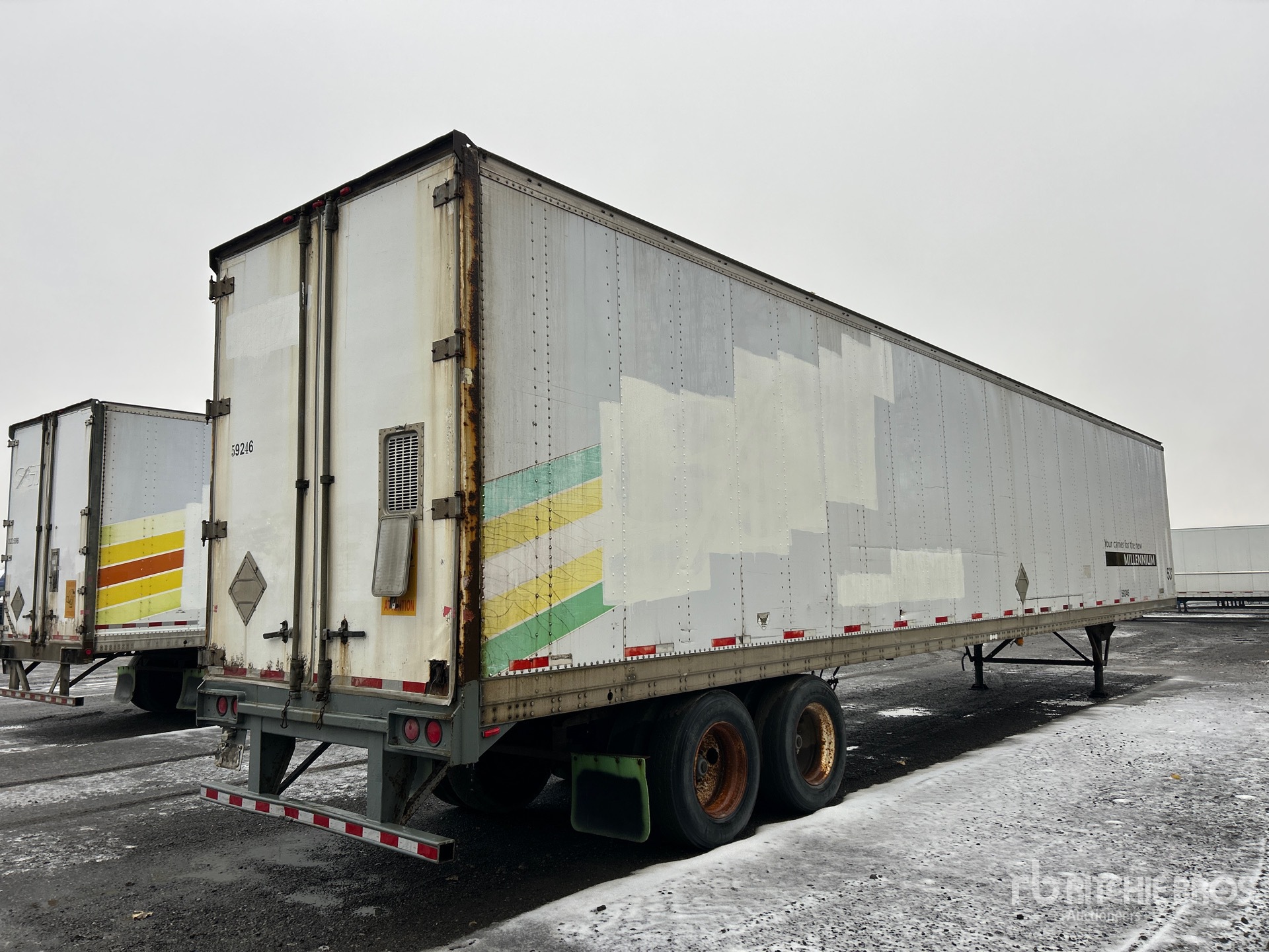 Aspect général with Image, coin arrière droit