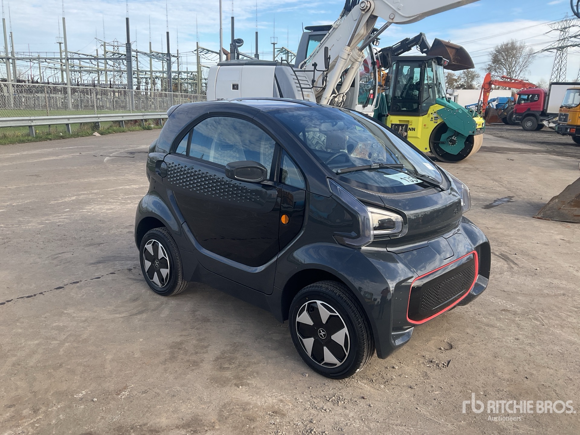 General Appearance with Picture, Right Front Corner