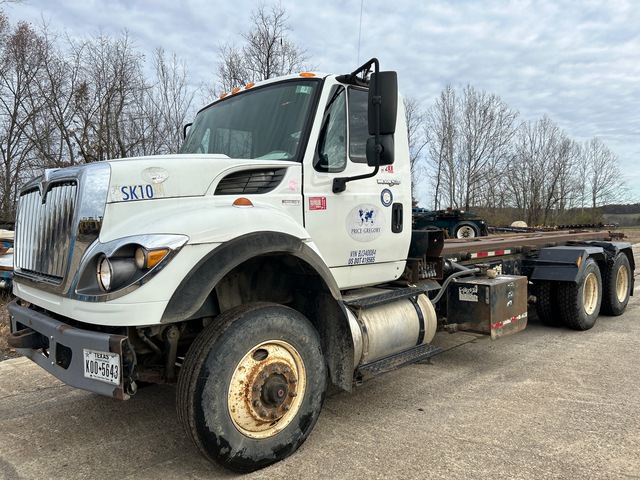 2011 International 7600 SBA 6x4 Roll-Off Truck 2011 International 7600 SBA 6x4 Roll-Off Truck