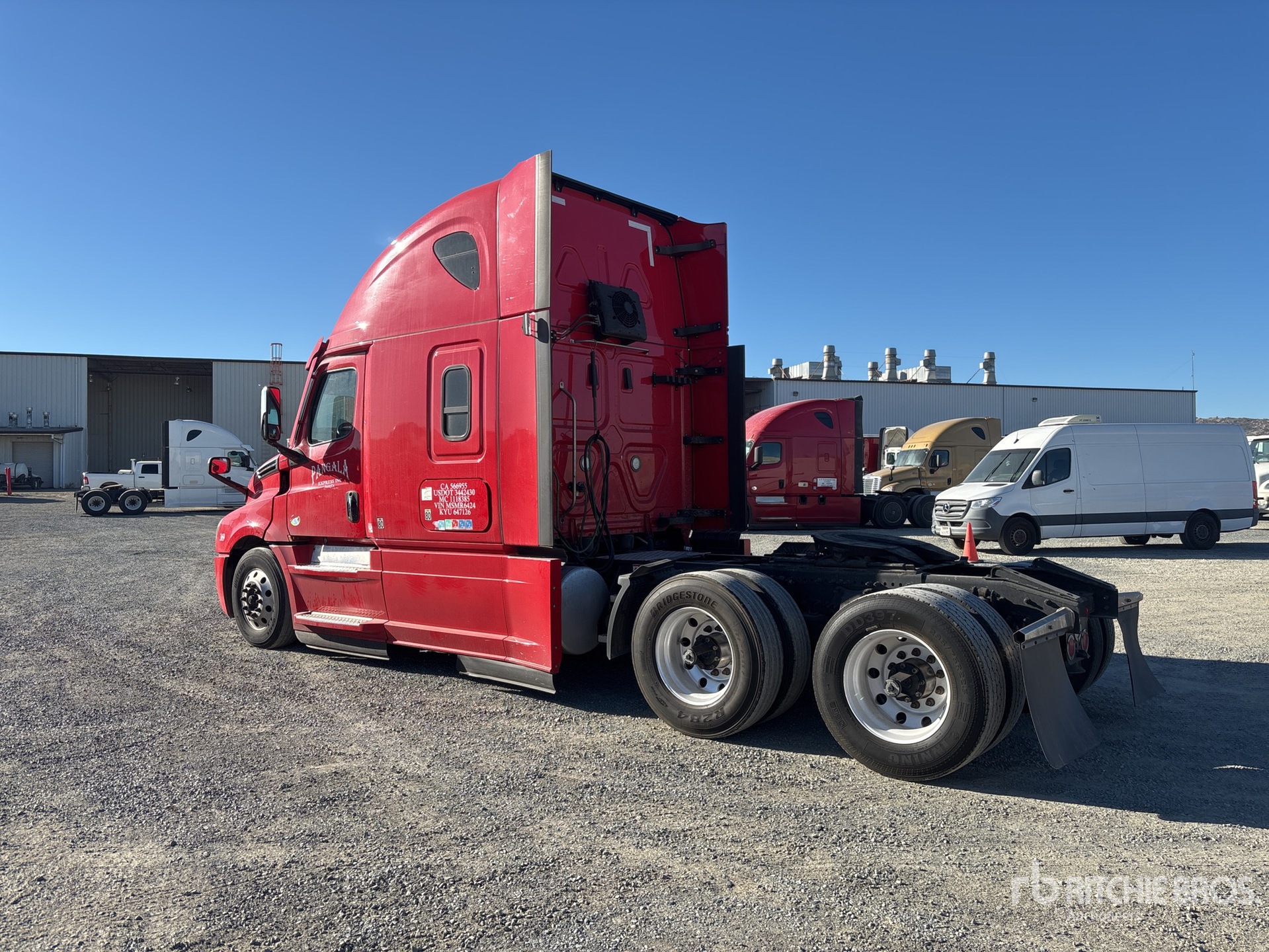 General Appearance with Foto, angolo posteriore sinistro