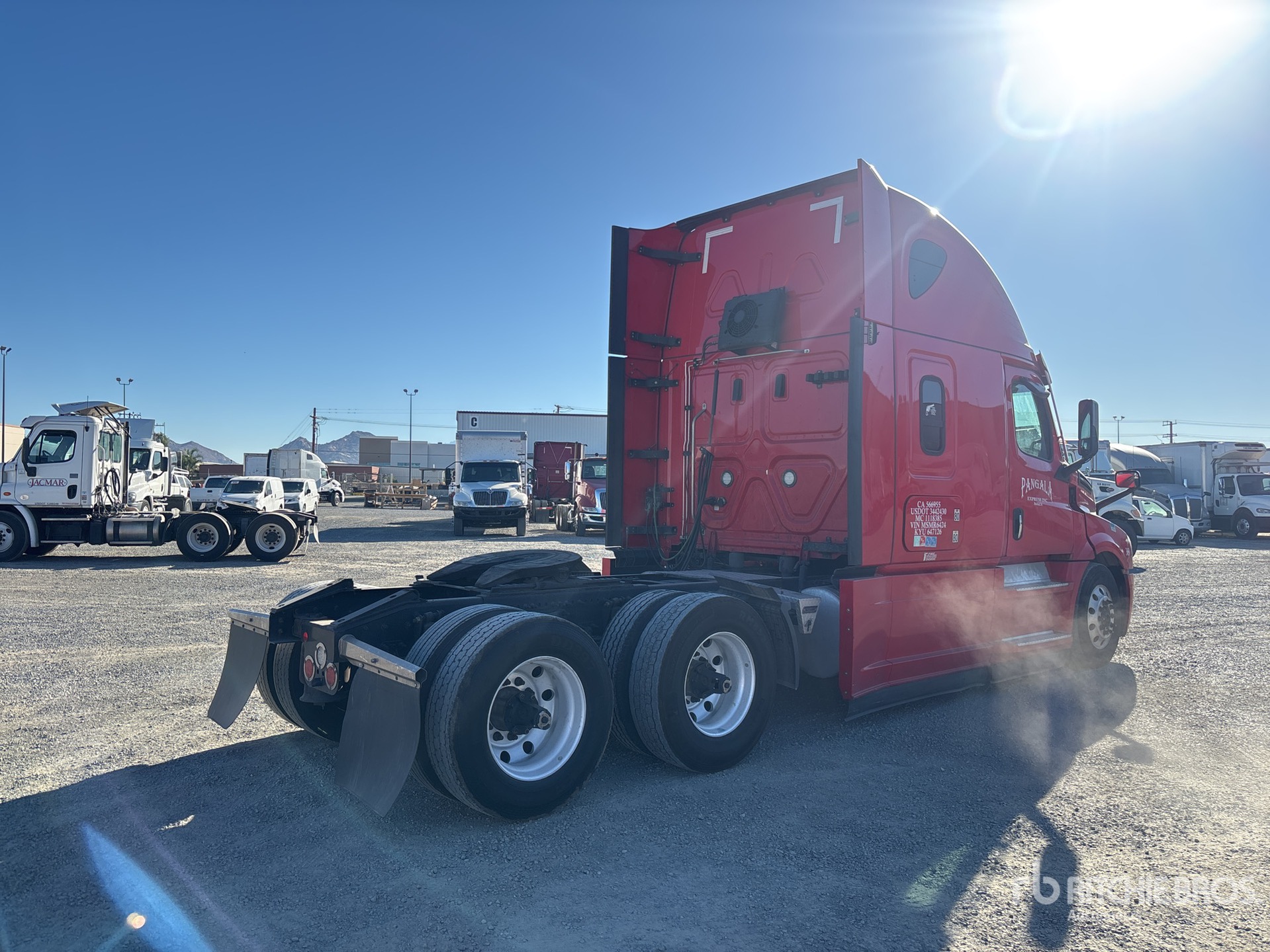 General Appearance with Foto, angolo anteriore sinistro