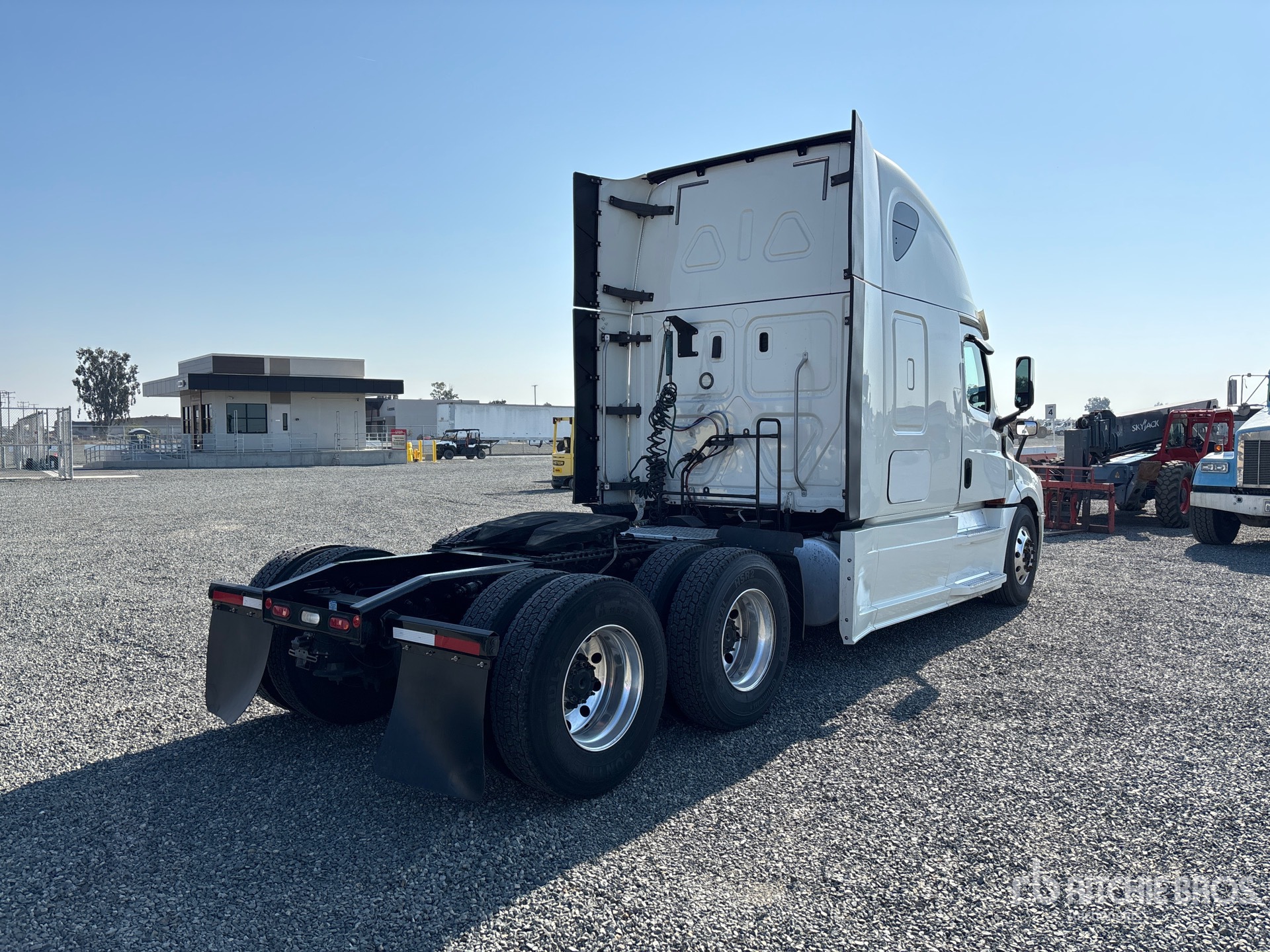 General Appearance with Foto, angolo anteriore sinistro