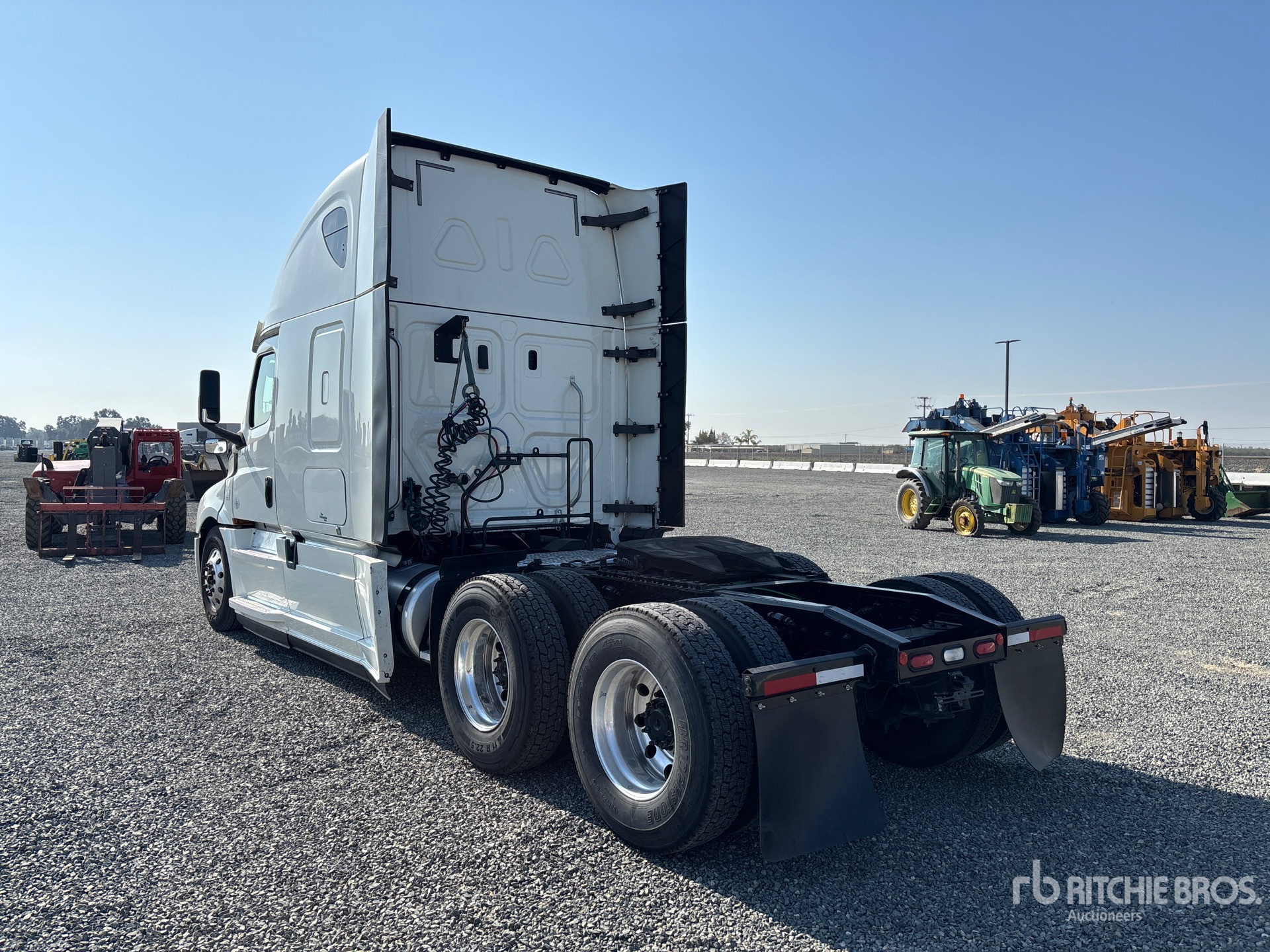 General Appearance with Foto, angolo posteriore sinistro