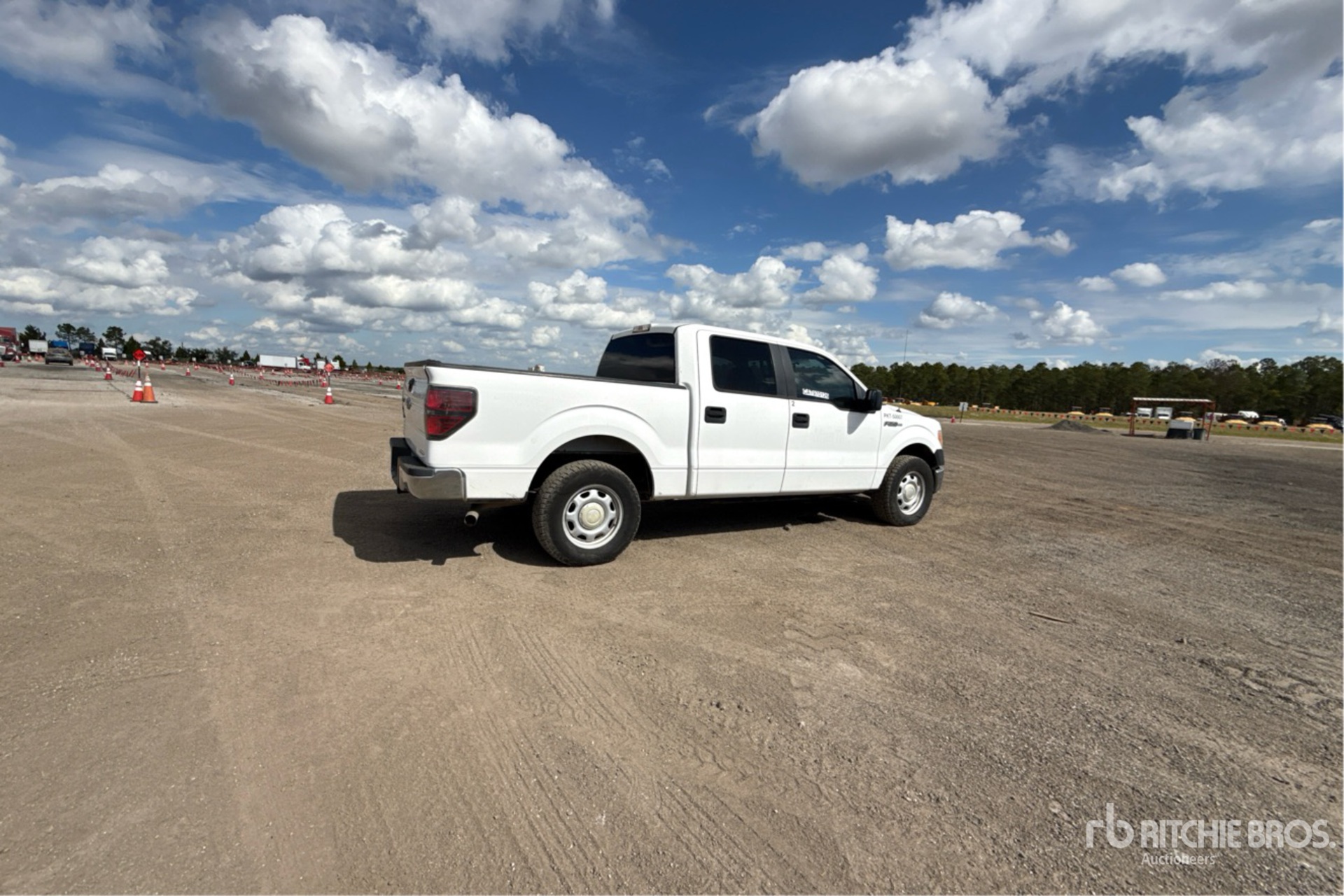 Aspect général with Image, coin arrière droit