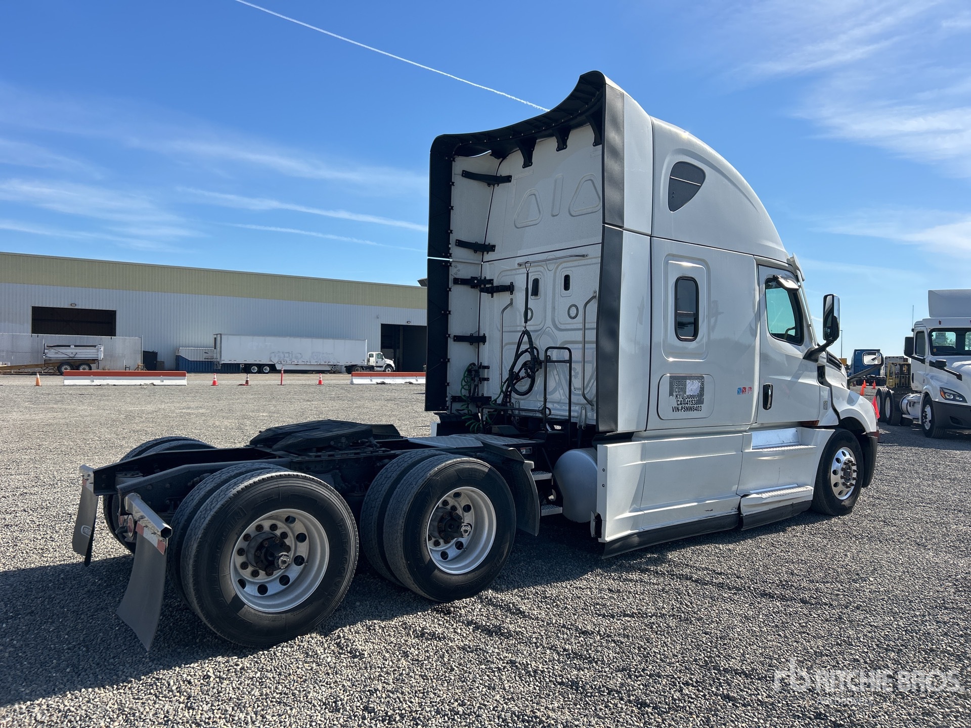 General Appearance with Foto, angolo anteriore sinistro