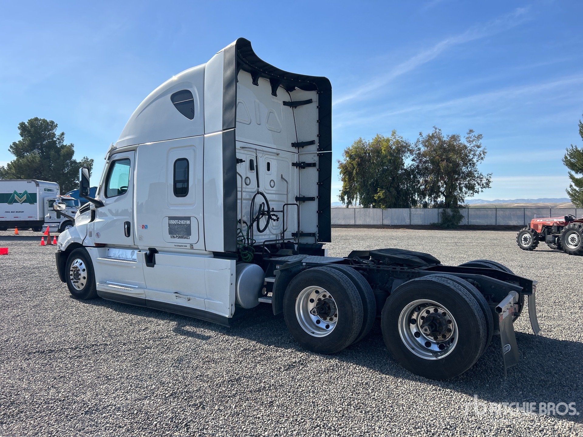 General Appearance with Foto, angolo posteriore sinistro