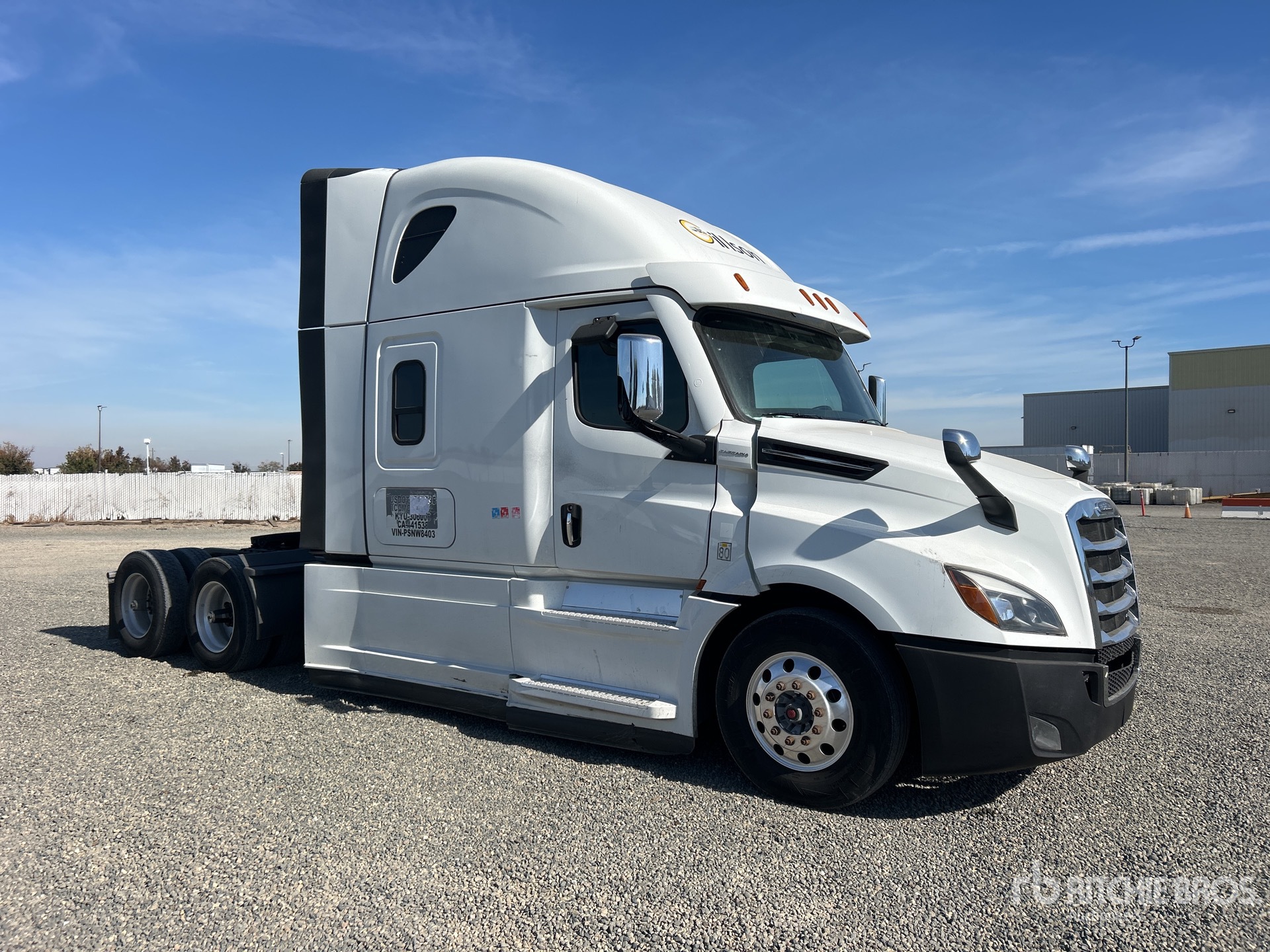 General Appearance with Foto, angolo anteriore destro