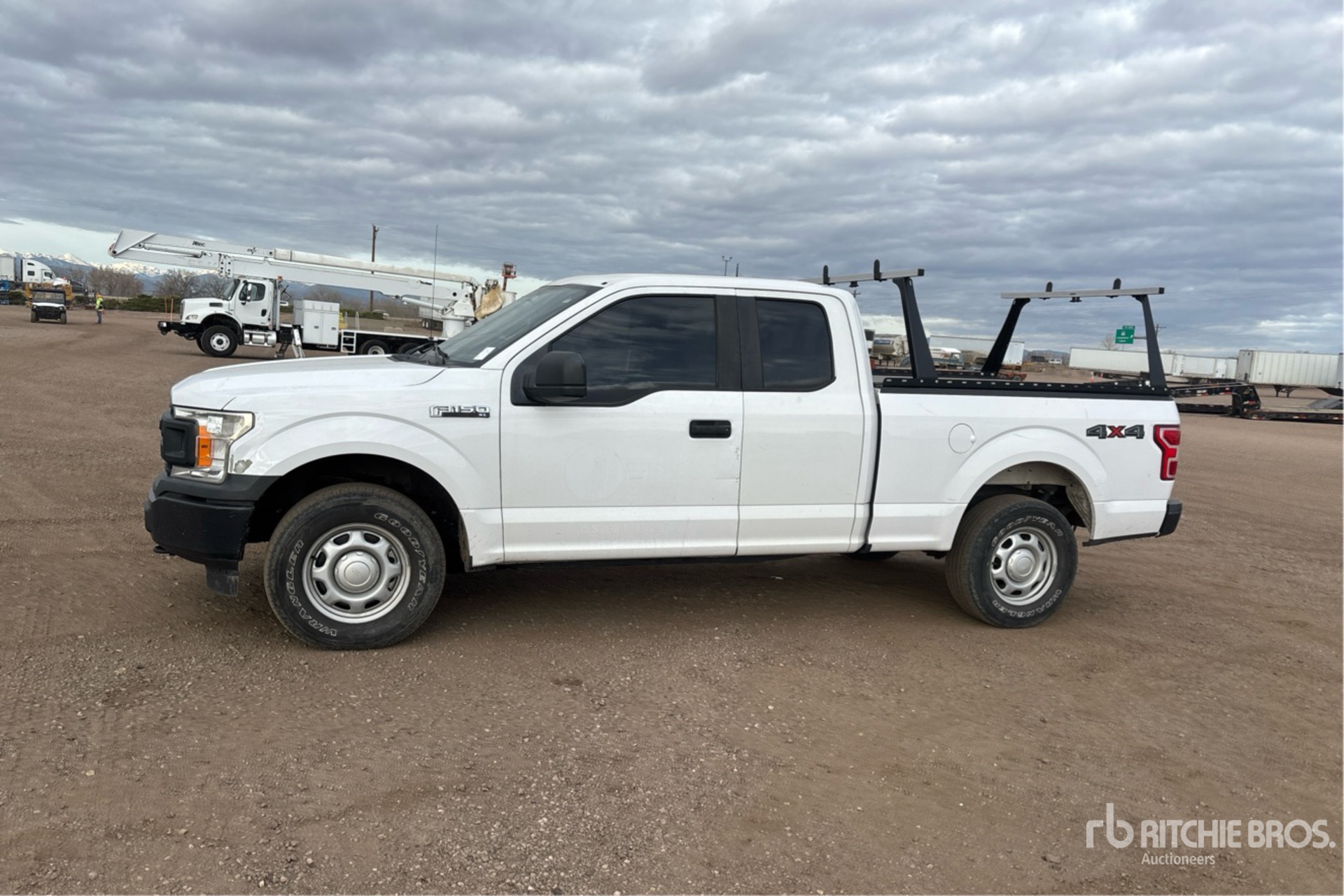 General Appearance with Picture, Left Front Corner