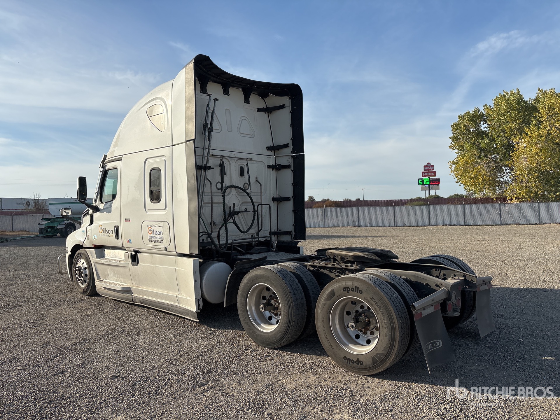 General Appearance with Foto, angolo posteriore sinistro