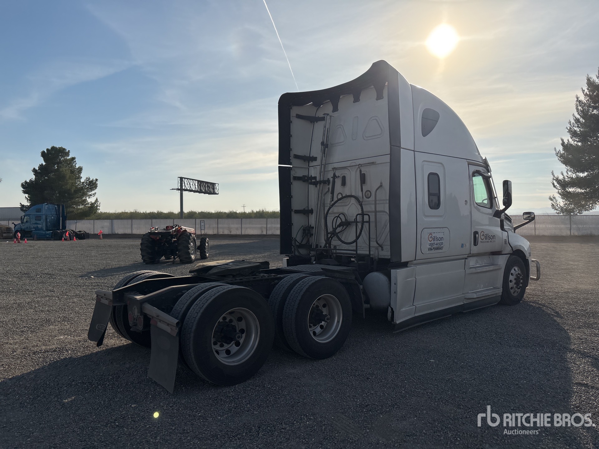 General Appearance with Foto, angolo anteriore sinistro