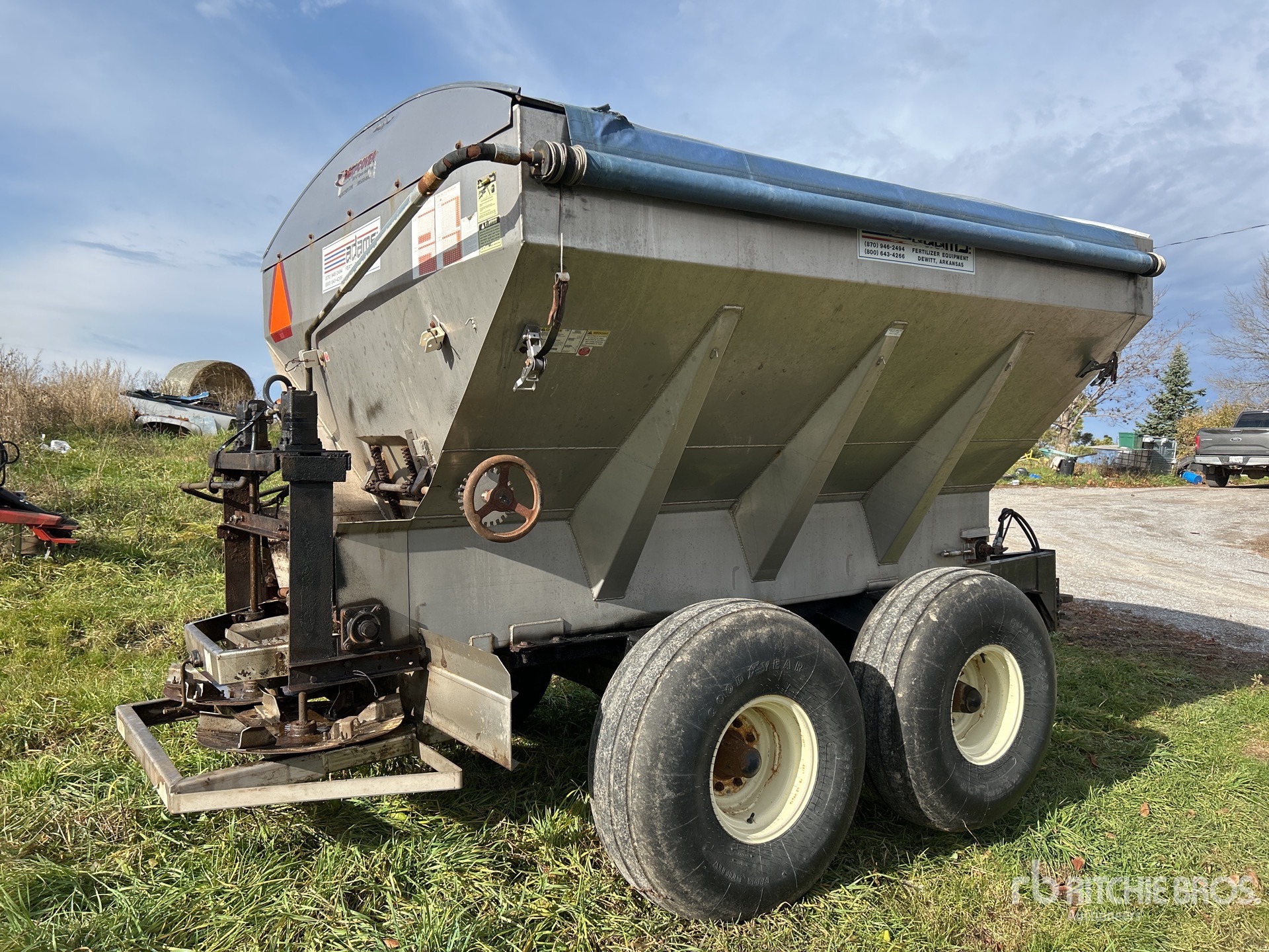 Aspect général with Image, coin arrière droit