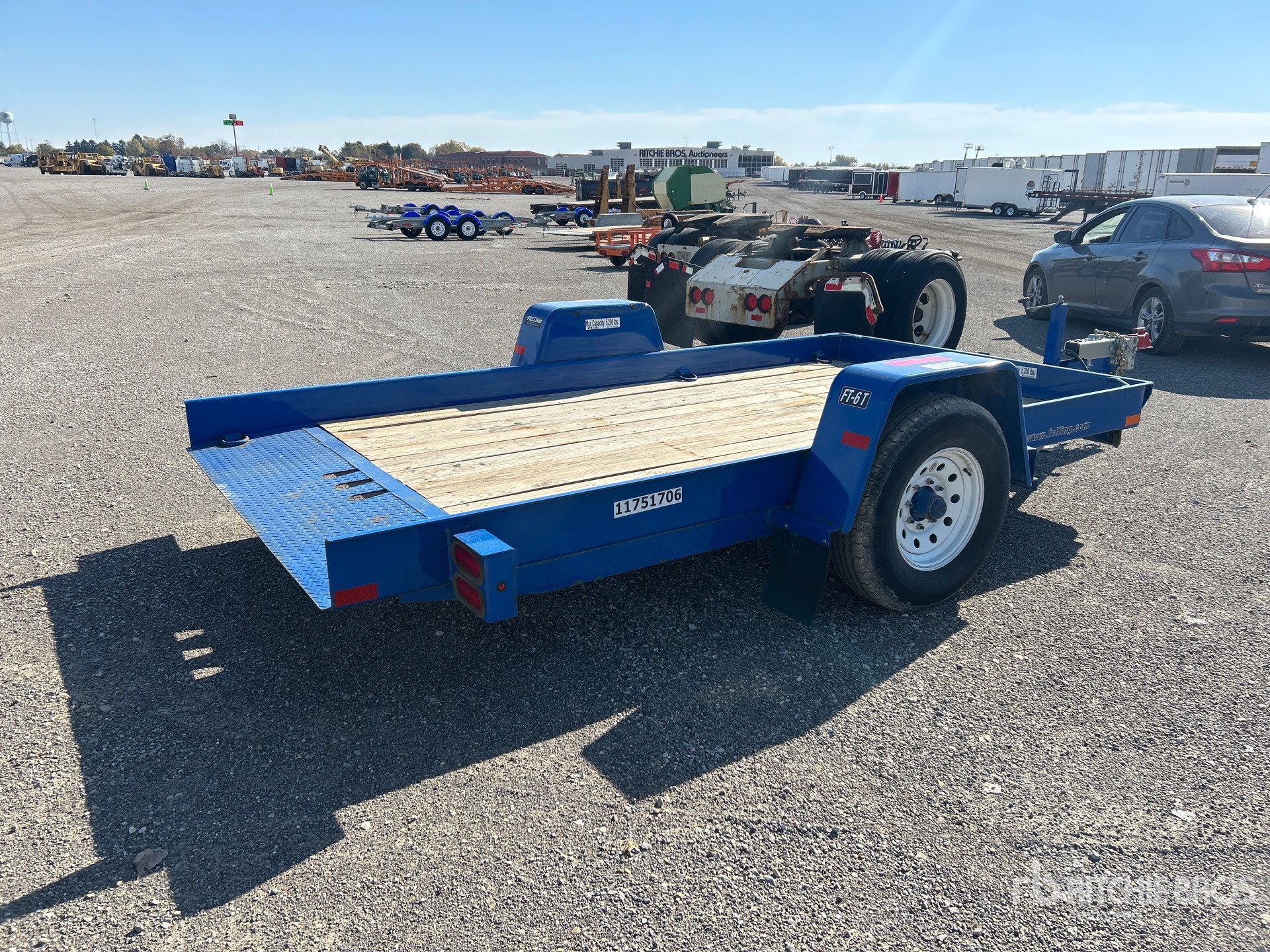 Aspect général with Image, coin arrière droit