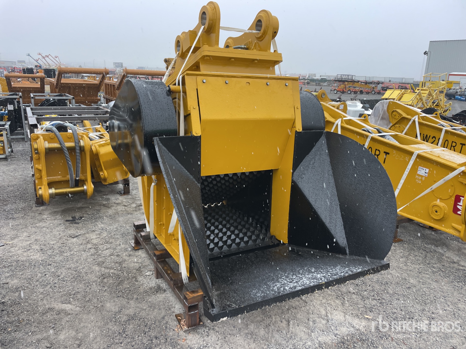 General Appearance with Foto, angolo posteriore sinistro