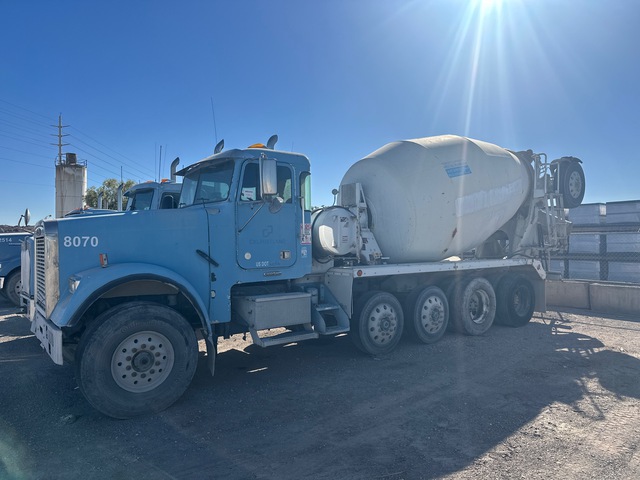 2007 Freightliner FLD 120 10x4 Mixer Truck (Inoperable) 2007 Freightliner FLD 120 10x4 Mixer Truck (Inoperable)