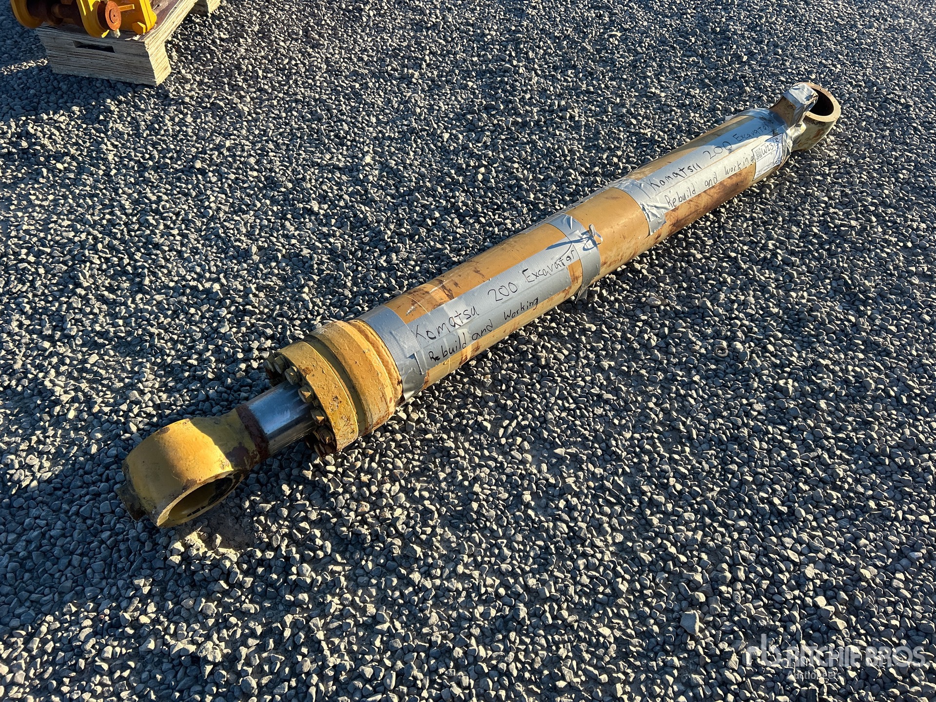 General Appearance with Foto, angolo anteriore sinistro