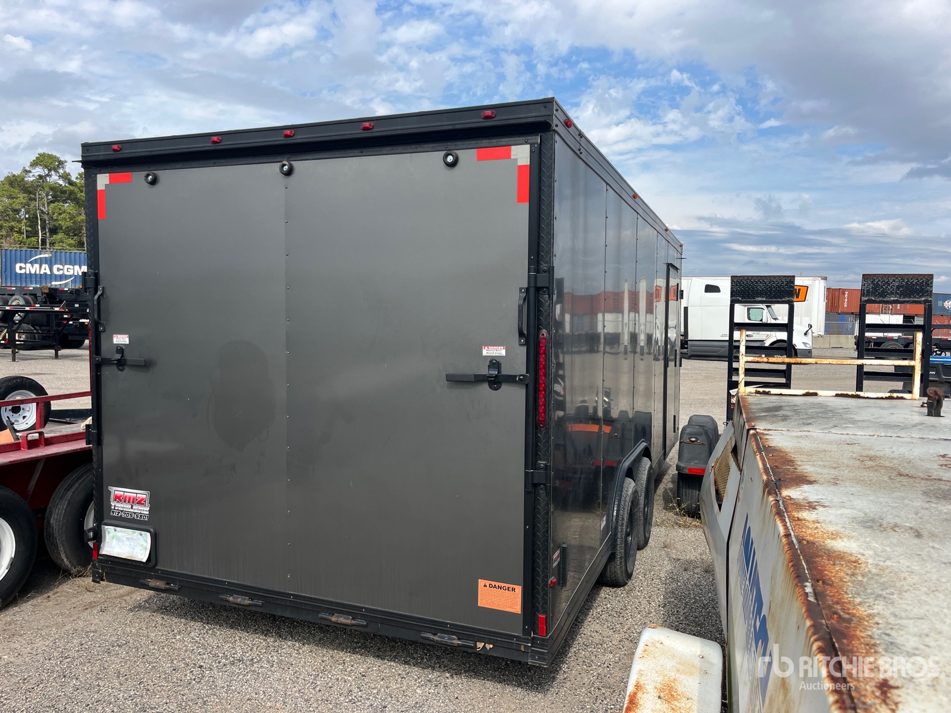 General Appearance with Bild, Ecke hinten rechts