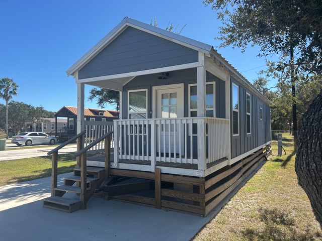 Vaughan Seabreeze 45 ft x 12 ft Portable T/A Tiny Home