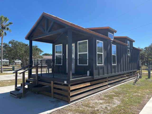 Vaughan Seabreeze 45 ft x 12 ft Portable T/A Tiny Home