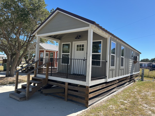 Vaughan Seabreeze 45 ft x 12 ft Portable T/A Tiny Home