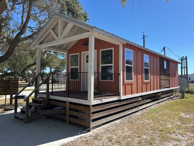 Vaughan Seabreeze 45 ft x 12 ft Portable T/A Tiny Home