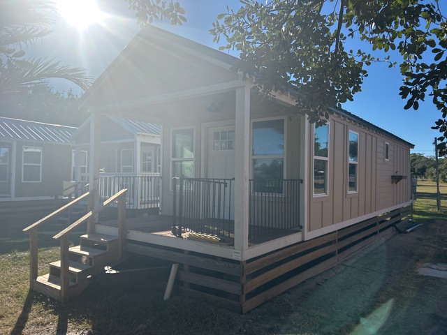 Vaughan Seabreeze 45 ft x 12 ft Portable T/A Tiny Home