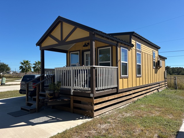 Vaughan Seabreeze 45 ft x 12 ft Portable T/A Tiny Home