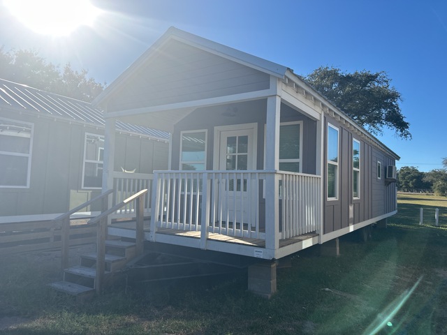 Vaughan Seabreeze 45 ft x 12 ft Portable T/A Tiny Home