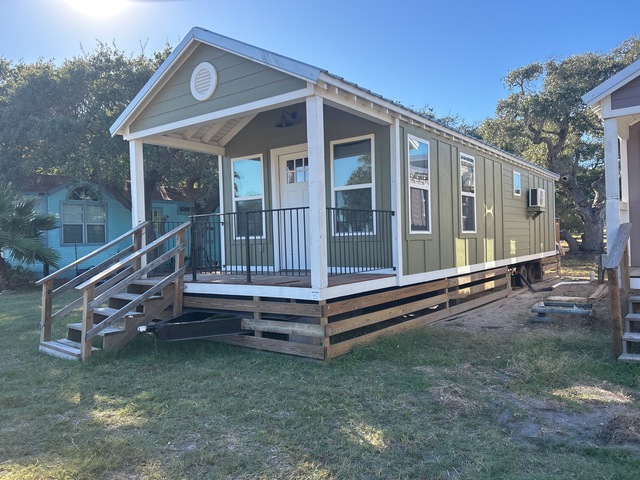 Vaughan Seabreeze 45 ft x 12 ft Portable T/A Tiny Home