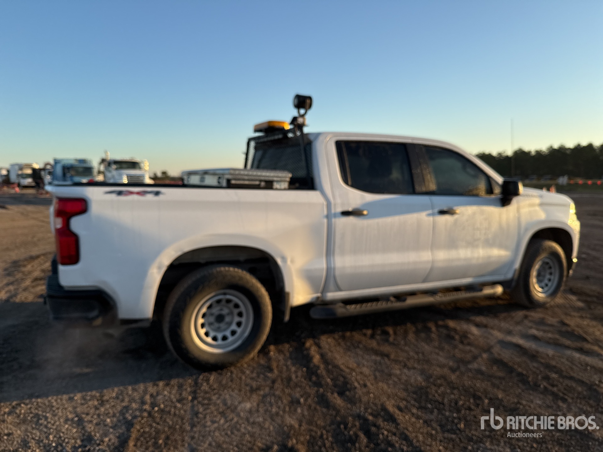 Aspect général with Image, coin arrière droit