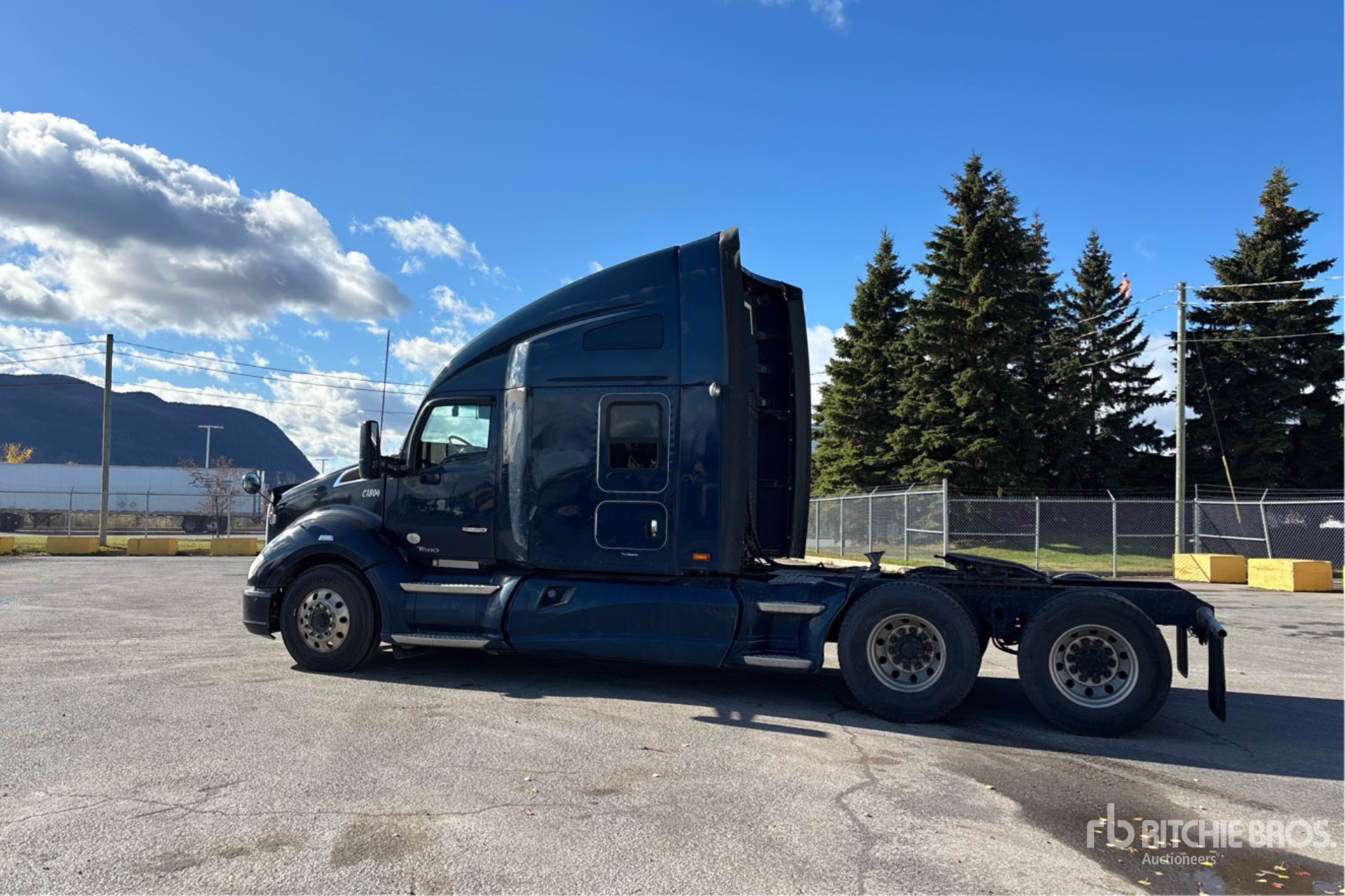 General Appearance with Foto, angolo posteriore sinistro