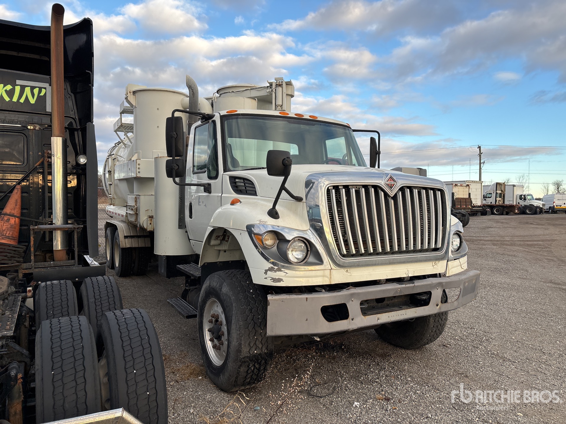 General Appearance with Bild, Ecke vorne rechts