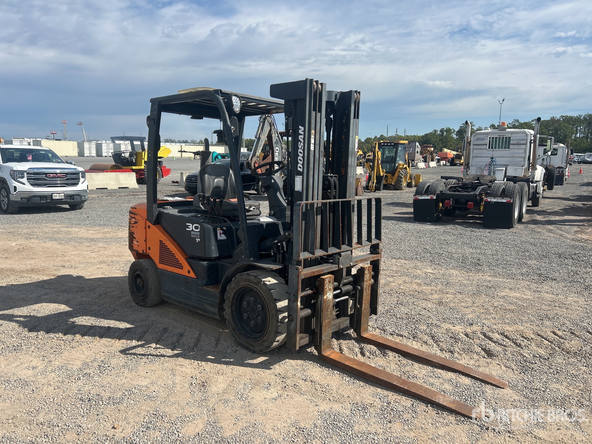 General Appearance with Picture, Right Front Corner