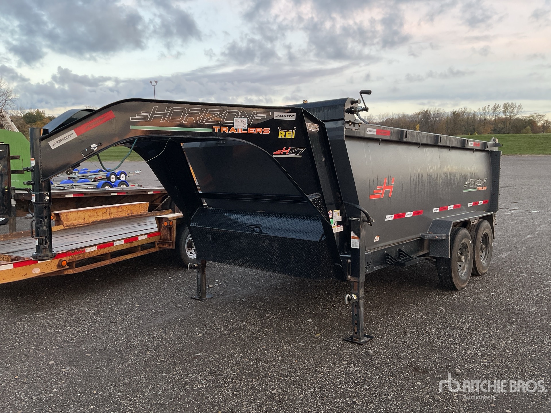 General Appearance with Foto, angolo anteriore sinistro