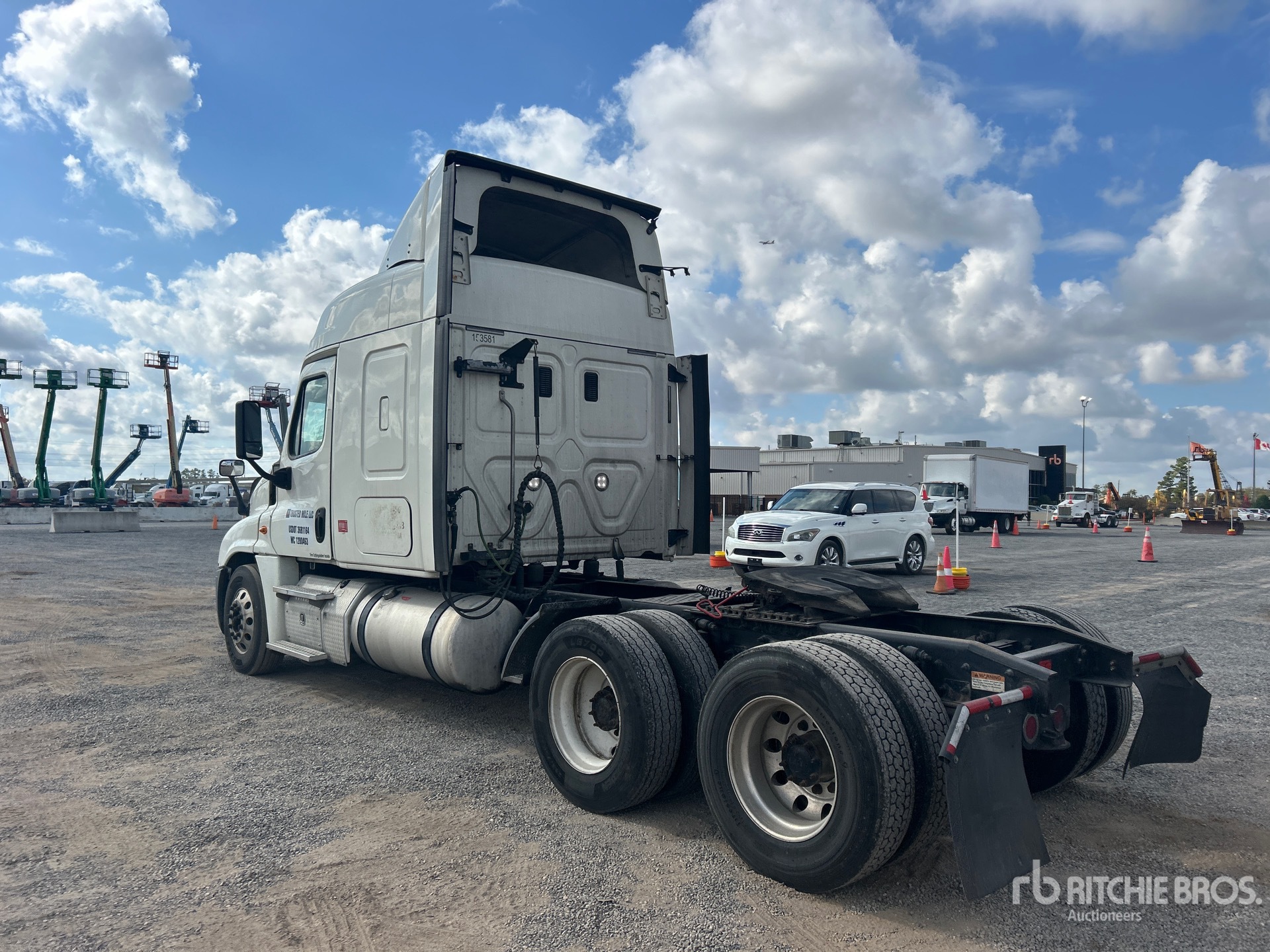 General Appearance with Imagen: esquina trasera izquierda