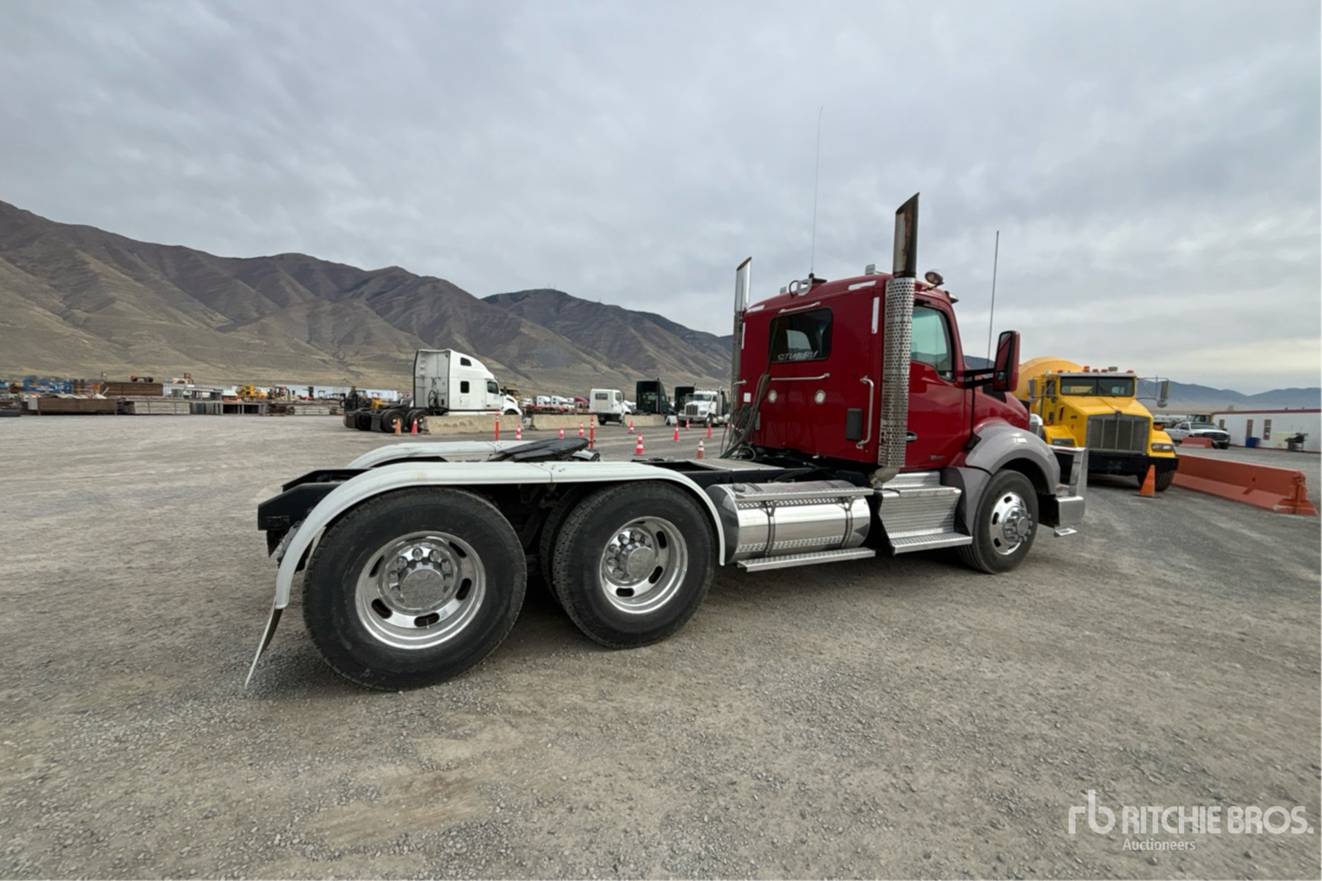Aspect général with Image, coin arrière droit